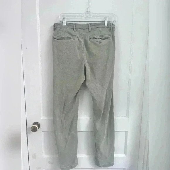 Faherty
Coastline Stretch Chino Mountain Olive Size 29 (30”
Inseam) - Picture 8 of 8